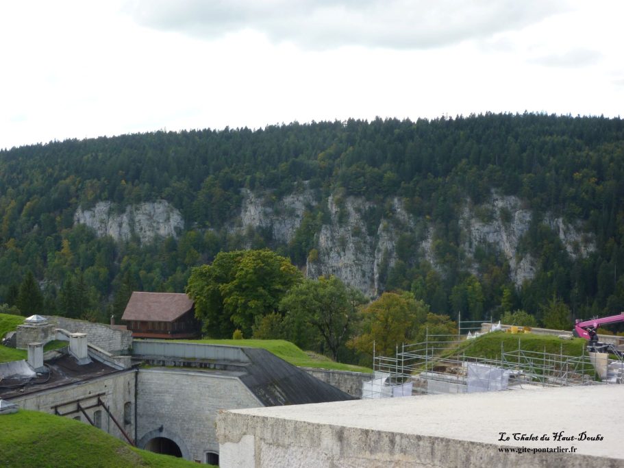 Chateau de Joux 5 Chalet du Haut-Doubs _ gite-pontarlier.fr _ Chateau de Joux 5