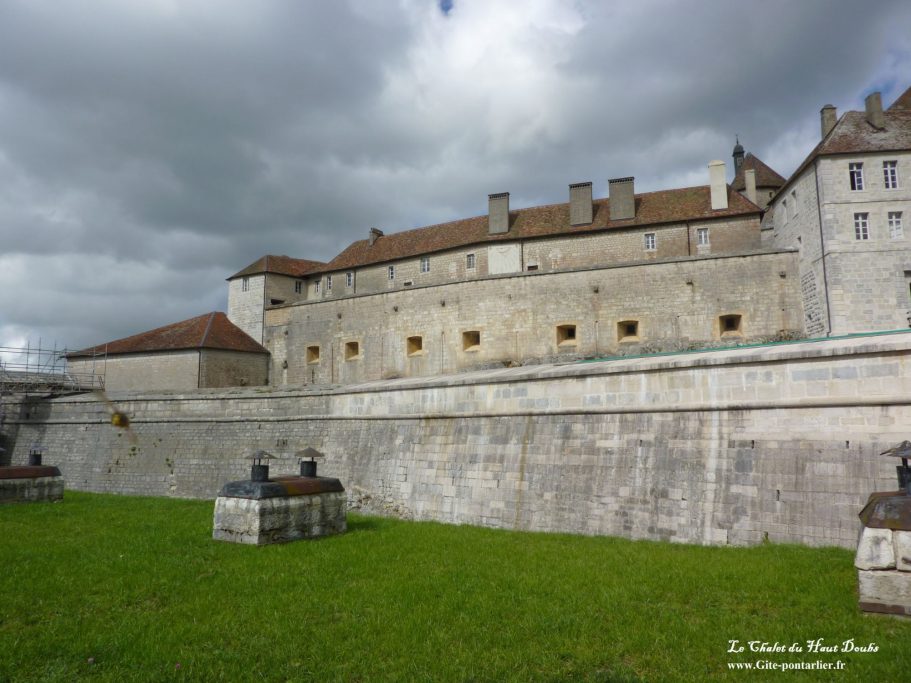 Chateau de Joux 3 Chalet du Haut3-Doubs _ gite-pontarlier.fr _ Chateau de Joux 3
