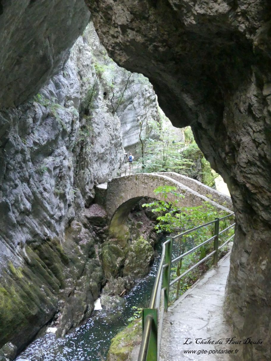 Pont des Gorges de l'Areuse 2 Chalet du Haut-Doubs _ gite-pontarlier.fr _ Pont des Gorges de l'Areuse 2