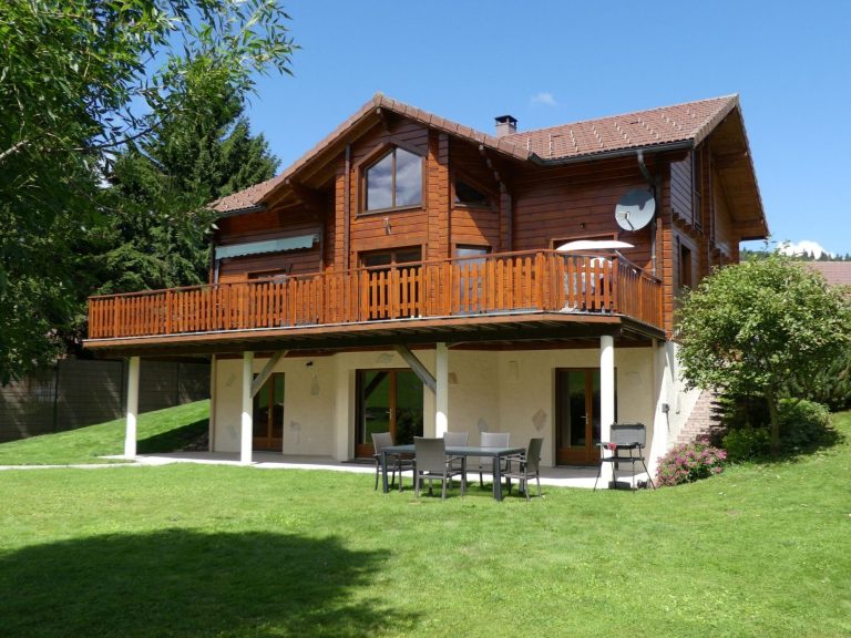 Chalet du Haut-Doubs _ gite-pontarlier.fr _ Chalet en été