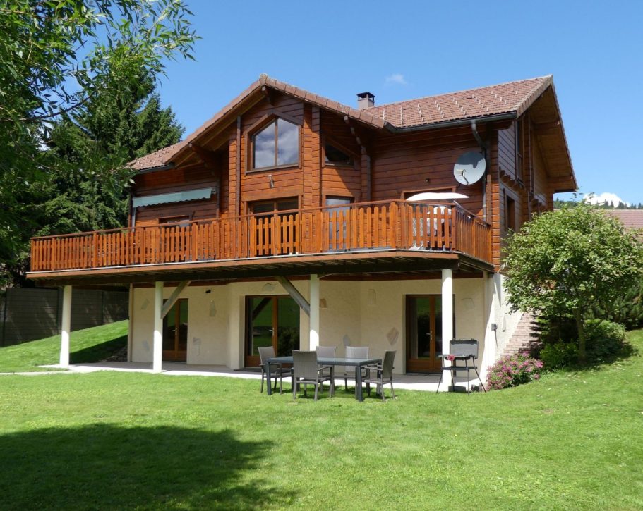 Chalet du Haut-Doubs _ gite-pontarlier.fr _ Chalet en été
