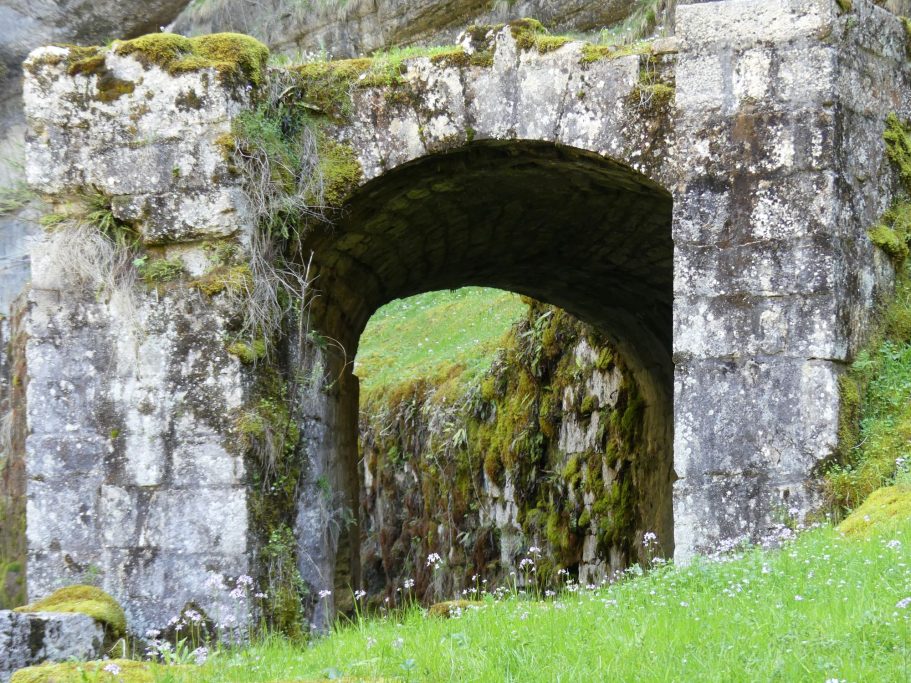 Source de la Loue 5 Chalet du Haut-Doubs _ gite-pontarlier.fr _ Source de la Loue 5