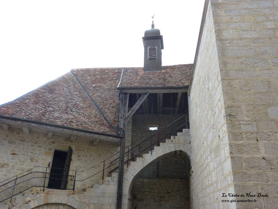 Chateau de Joux 4 Chalet du Haut-Doubs _ gite-pontarlier.fr _ Chateau de Joux 4