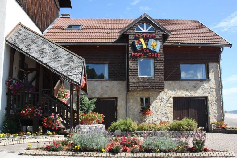 Tuyé de Papy Gaby à 30 km du gîte "Le Chalet du Haut Doubs" _ gite-pontarlier.fr Chalet du Haut-Doubs _ gite-pontarlier.fr _ Tuye Papy Gaby