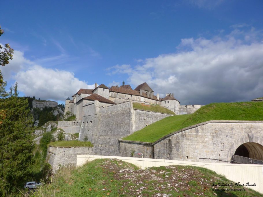 Chateau de Joux 1 Chalet du Haut-Doubs _ gite-pontarlier.fr _ Chateau de Joux 1
