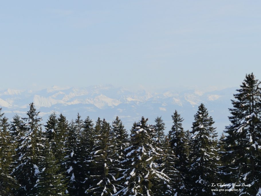 Vue depuis Le Chasseron 2 Chalet du Haut-Doubs _ gite-pontarlier.fr _ Vue depuis Le Chasseron 2