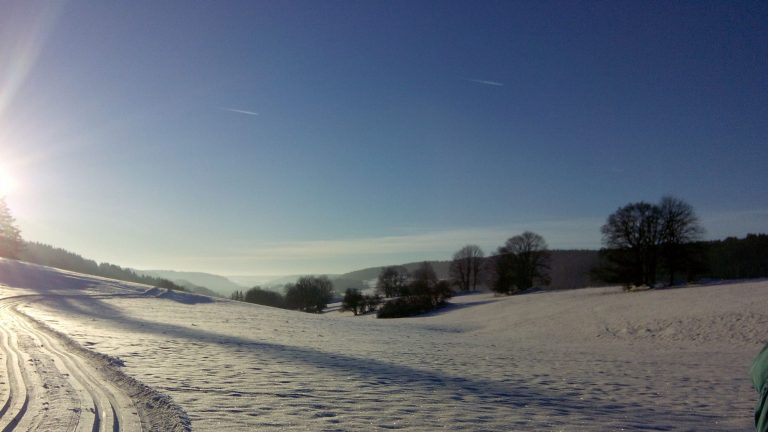 Chalet du Haut-Doubs _ gite-pontarlier.fr _ Face au Chalet en hiver _ neige _ ski -_ Paysage